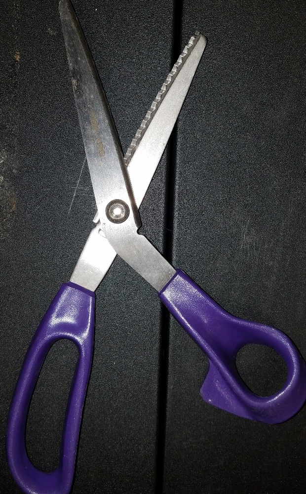 Fiskars pinking shears. EUC